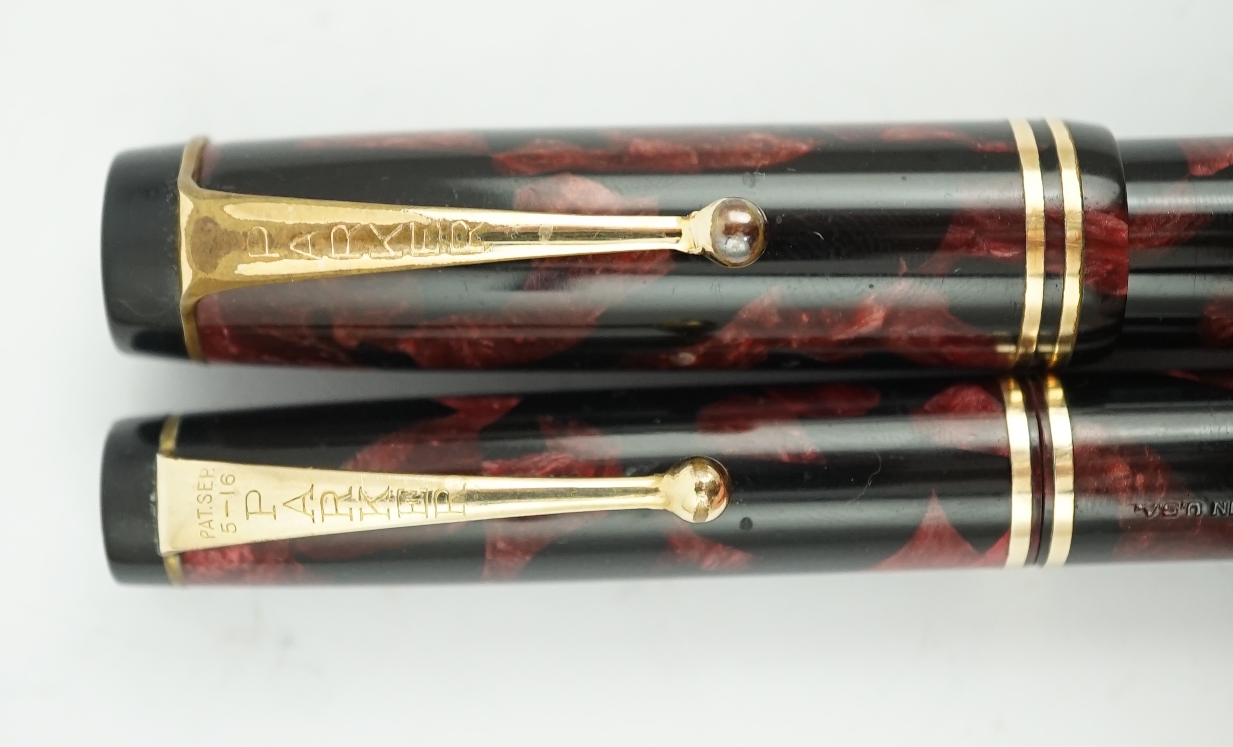 A Parker Senior Duofold burgundy and black fountain pen / pencil set, boxed